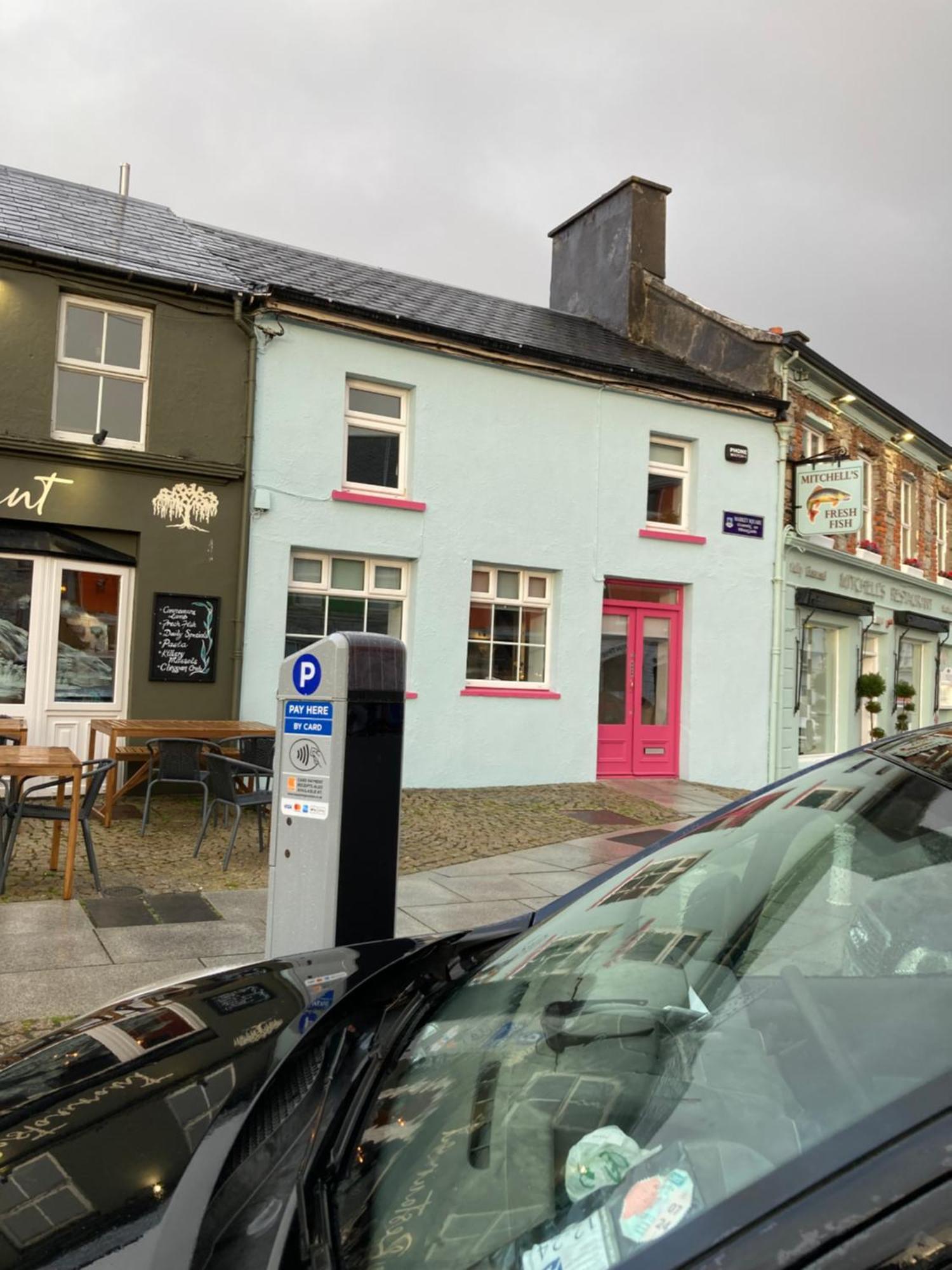 Pink Door House In Clifden Villa Luaran gambar